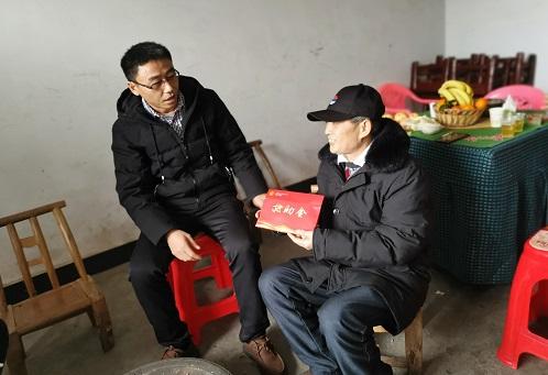 晏炳西1.jpg